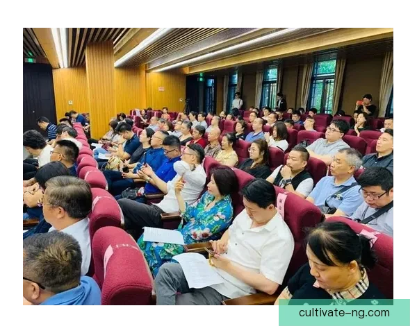 中国男篮逆转夺冠创历史新篇章引爆全国热议球迷激情欢呼见证荣耀时刻