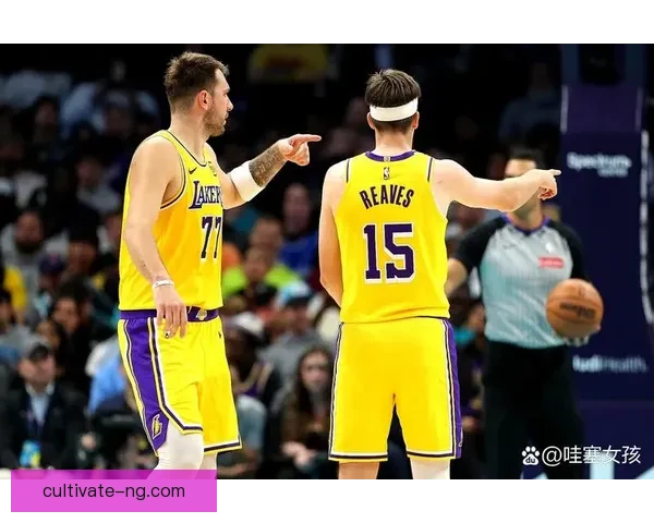 湖人詹姆斯伤情更新球队策略调整季后赛前景分析