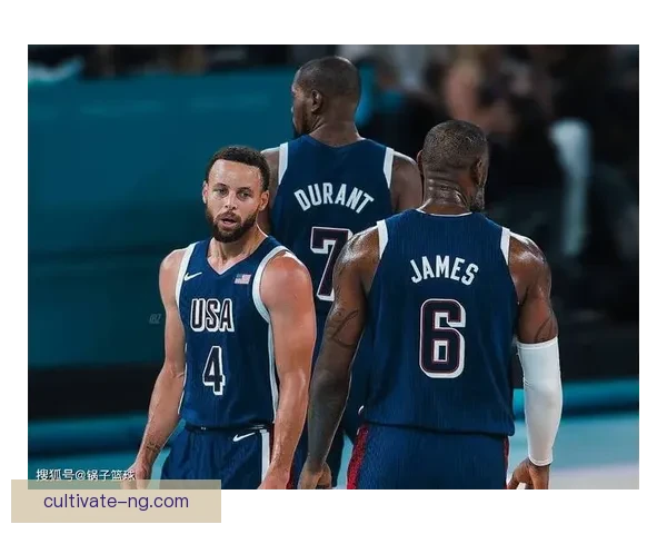 《NBA季后赛激战正酣詹姆斯与库里对决成焦点》