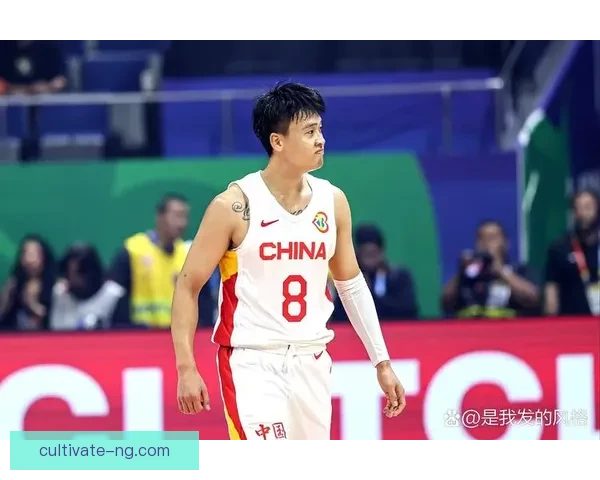 中国男篮在亚洲杯赛场逆转胜利，展现全新战术魅力